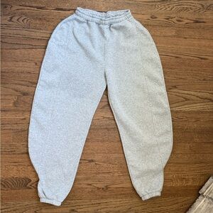 Unique wide leg Gray Sweatpants/Joggers😍